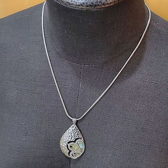 Vtg abalone inlay silver tone hammered metal pendant necklace - Picture 4 of 11